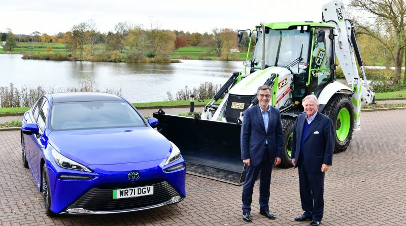 JCB Chairman Lord Bamford (right) and President and Managing Director of Toyota (GB) Agustin Martin