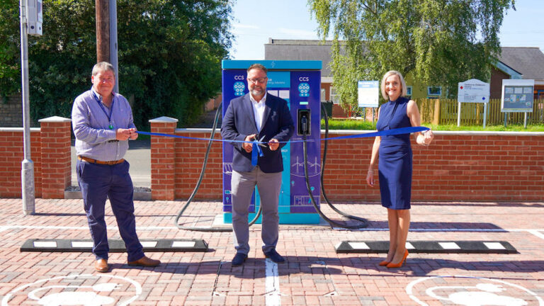 Sse Working SSE opens two ultra-rapid hubs - Transport + Energy